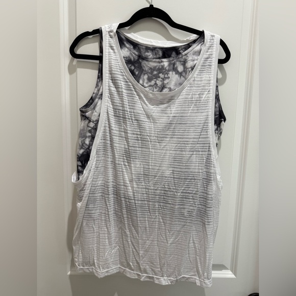 MAKE AN OFFER! 

Tangerine Black and White Layered Tank Top - Picture 1 of 7